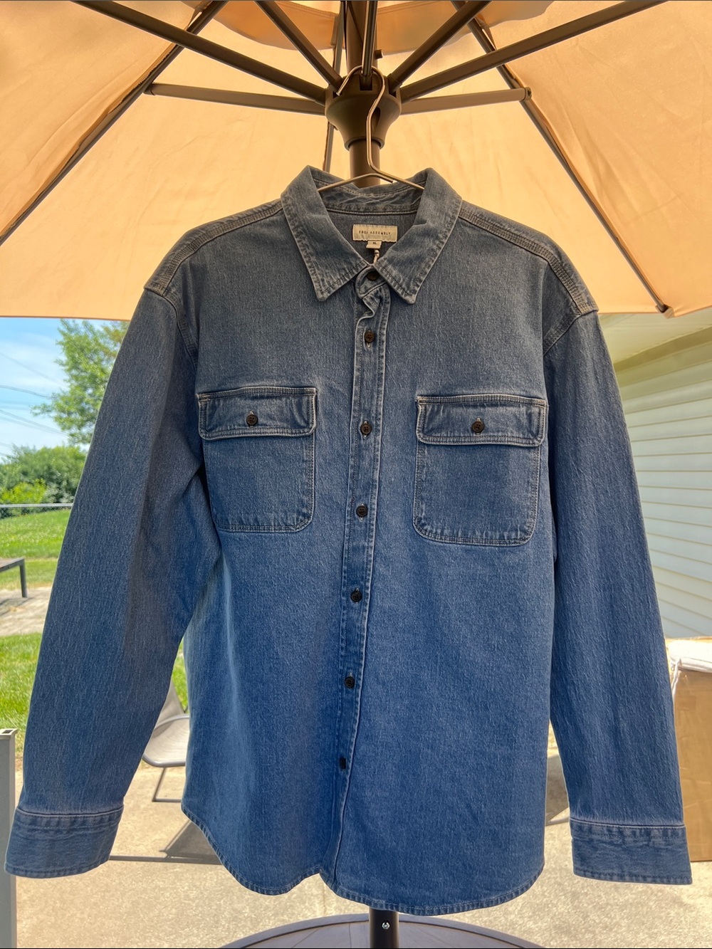 Casual Men's Blue Denim Button-Down Shirt - Classic Pocket Front